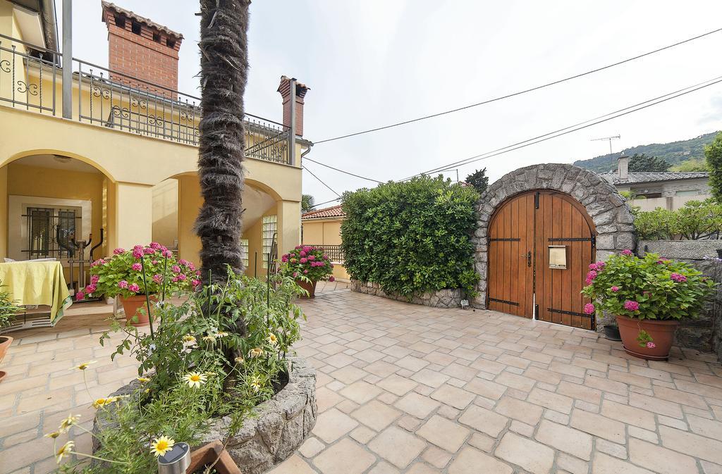 Apartments Hortensia Opatija Exterior foto